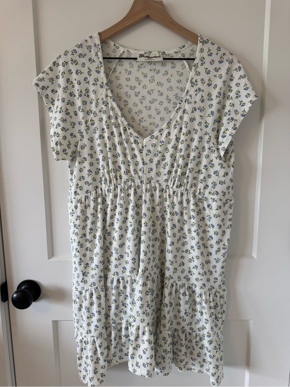 No Boundaries Light Blue Floral V-Neck Mini Dress Size XXL NWT - Picture 2 of 4